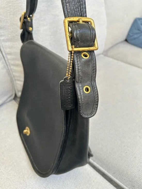 Vintage Coach Black Leather Crossbody Saddle Bag with Gold Hardware - Picture 4 of 12